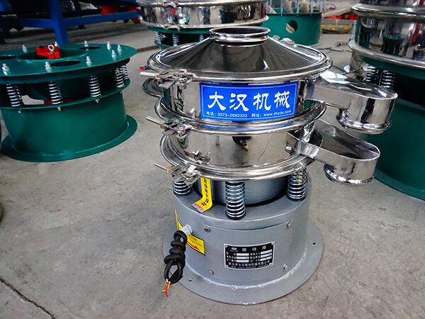 不銹鋼振動篩多用于酸性物料的篩分，過濾的使用